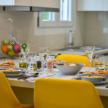 White Rock Milos Suites Adamantas  Zimmer foto